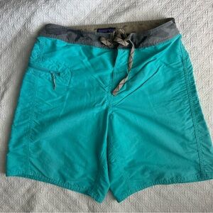 Patagonia Men's Shorts Teal and Khaki size 30